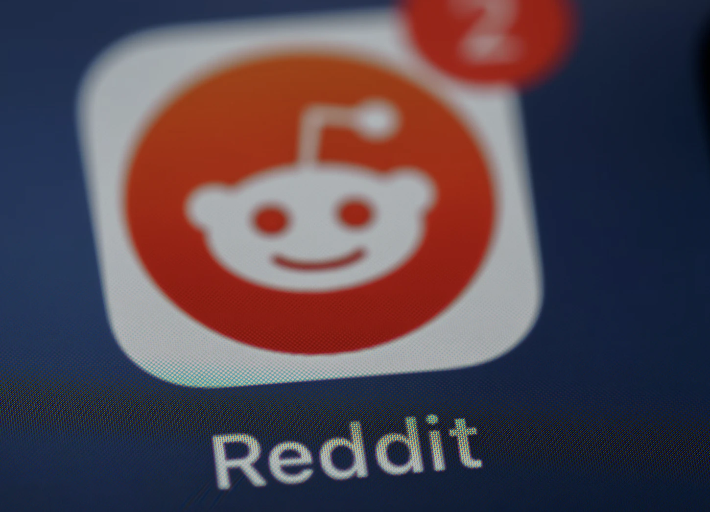 Reddit Lansează &bdquo;Reddit Answers&rdquo; Alimentat de AI