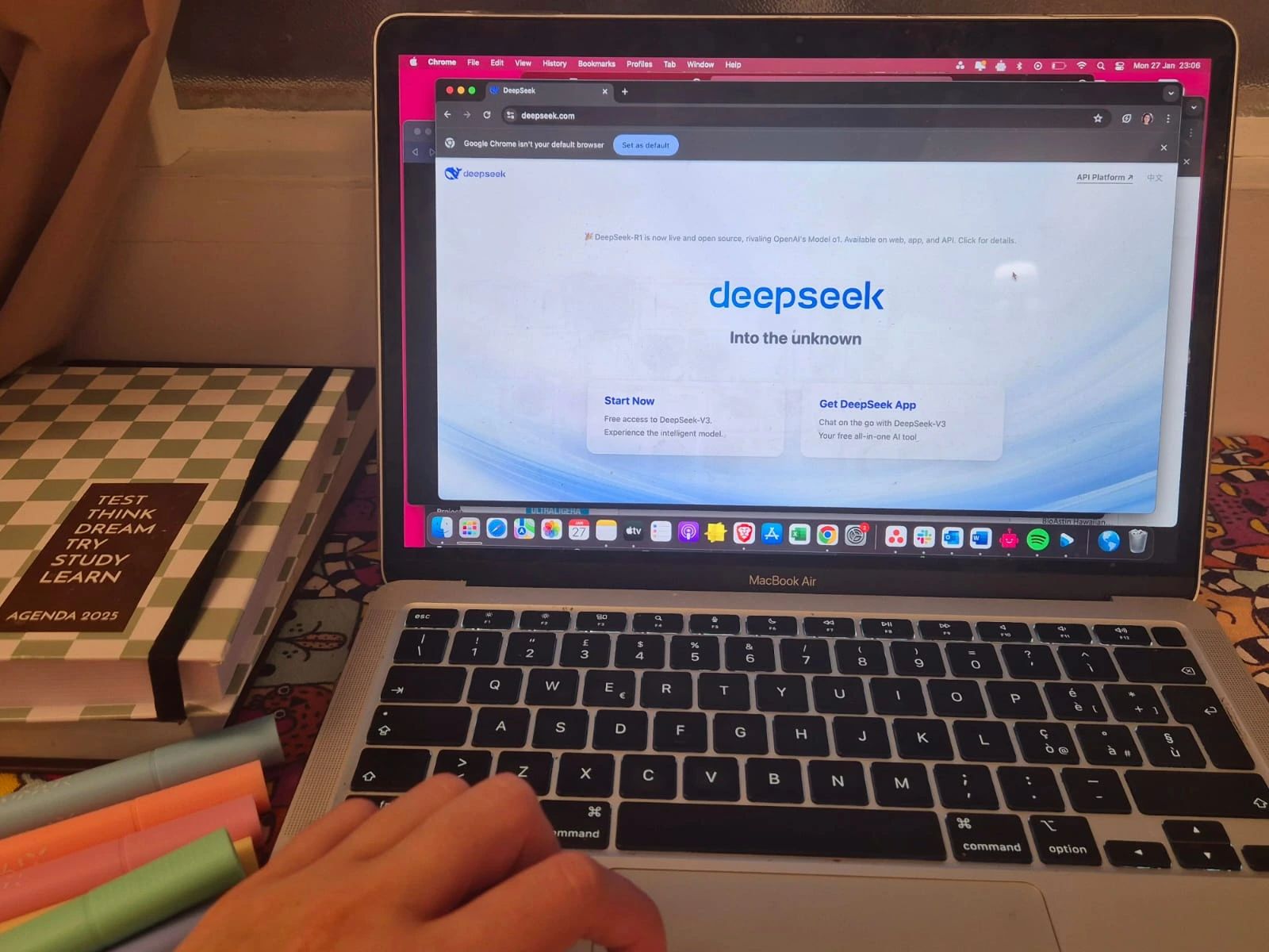 DeepSeek Restr&acirc;nge &Icirc;nregistrările &Icirc;n Urmă Atacurilor Cibernetice