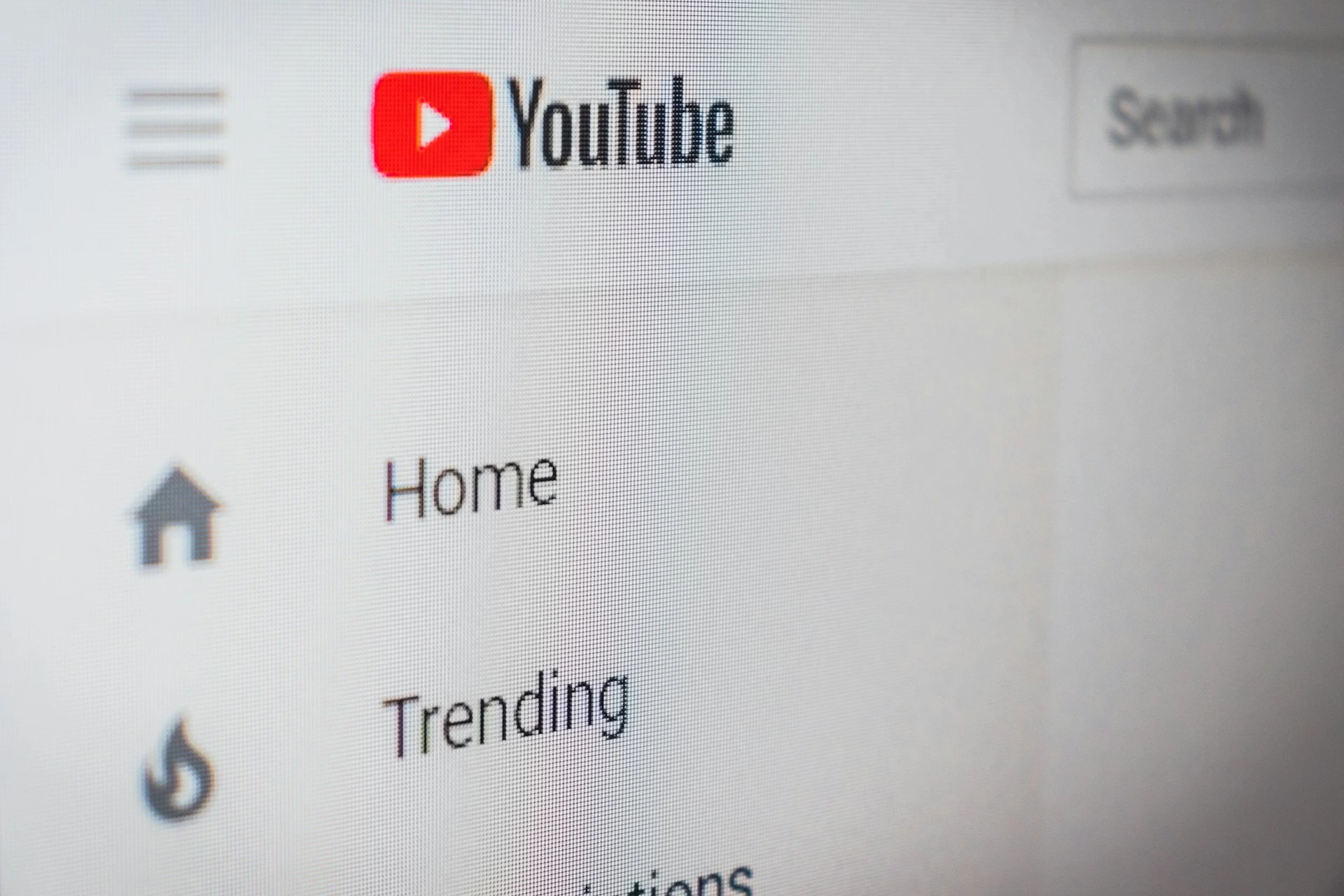 Rusia &Icirc;l Amendă pe Google pentru Conținutul YouTube referitor la Predarea Militară