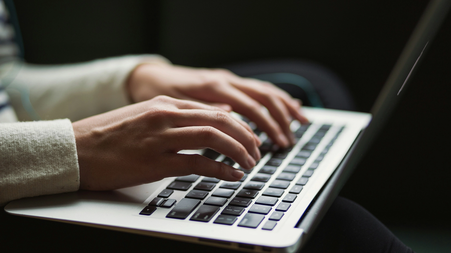 Platforma de Scriere NanoWriMo se &icirc;nchide &icirc;n mijlocul controversei legate de AI și moderarea conținutului
